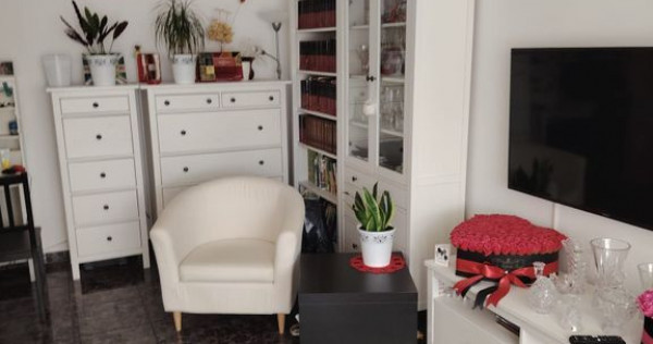 Tomis 1, apartament cu doua camere decomandate.