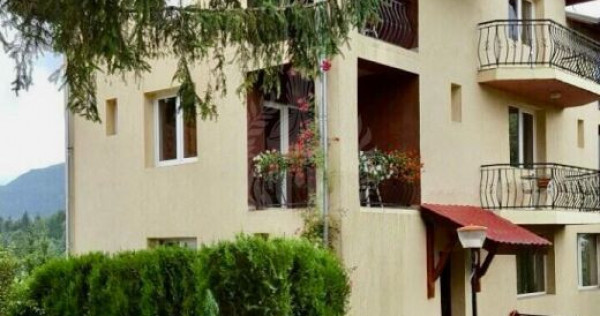 VILA CARTIER ZAMORA//BUSTENI