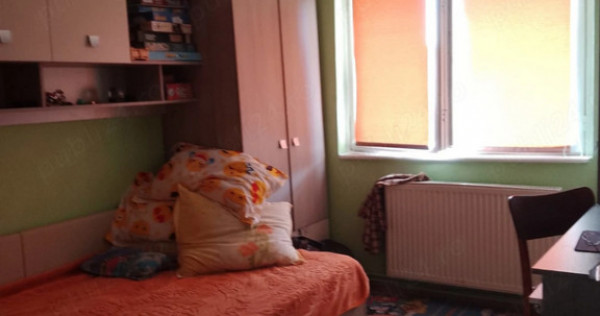 Apartament cu 4 camere, decomandat - zona Gemenii