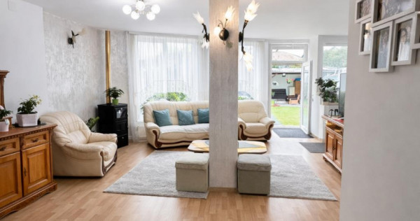 Casa in apreciabil potential,cu terase, curte,gradina echipa