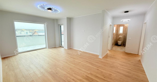 Apartament la cheie cu 3 camere 2 bai si 2 balcoane zona Pic