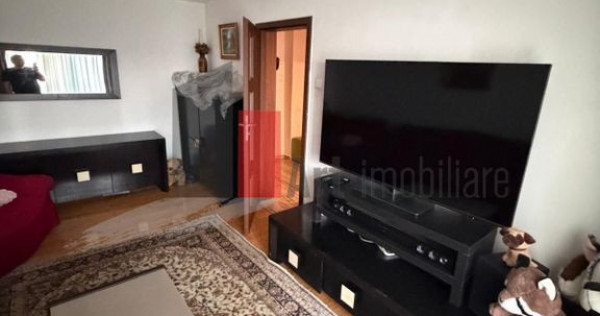 Apartament cu trei camere de vanzare-Crangasi-loc de parcare