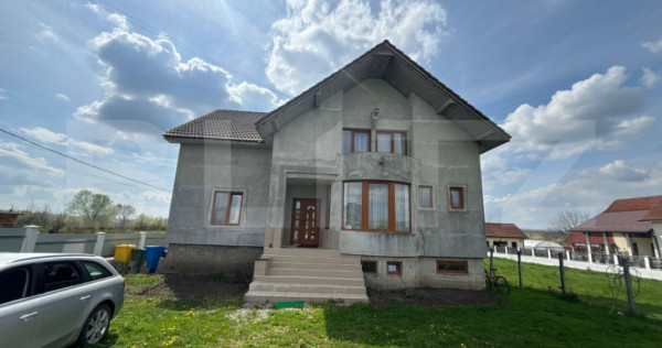 Casă de v&acirc;nzare, 5 camere, 300 mp + curte de 1000 mp, Bist