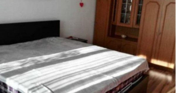 Apartament de 4 camere ( Decomandat )-Craiter