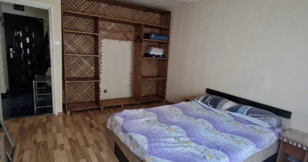 Garsonieră de &icirc;nchiriat, zona Cetate