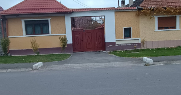 Proprietate deosebită cu teren generos spațiu, versatilitate și potenț