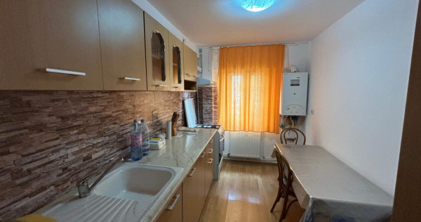 Apartament cu 3 camere de , zona Quattro.