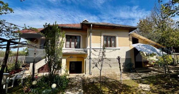 Casă de vacanță 4200 mp teren, panoramă superbă, sat G