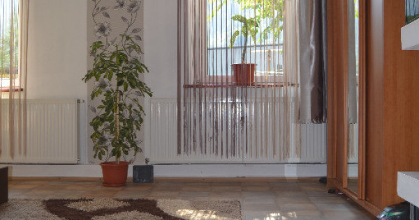 Azuga-Apartament cu trei camere in vila