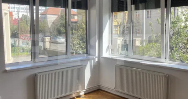 Spatiu de birou, 2 camere, semidecomandat, cu gradina la cas