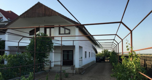 Casă spațioasă 184 mp de v&acirc;nzare &ndash; Sadova, Dolj