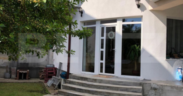 Casă de v&acirc;nzare &ndash; 450 mp teren, zonă centrală și lini