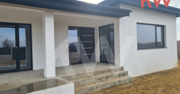 Casă parter, construcție solidă, teren generos &ndash; C&acirc;rce