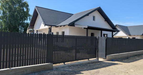 V&acirc;nd casa la cheie &icirc;n Hemeius - Parc Dendrologic