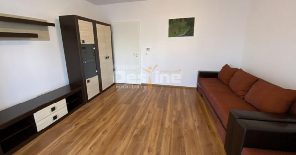 Garsoniera situata la etaj intermediar, cu balcon si loc de