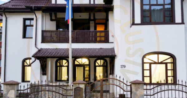 Pensiune renovata in Busteni, 14 camere, teren 900 mp, zona