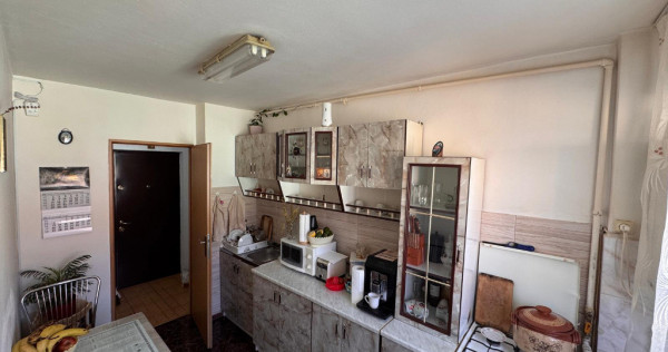 V&acirc;nd apartament 3 camere Vitrometan