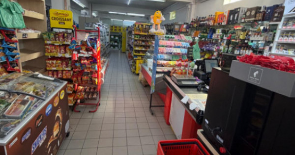 Spatiu comercial , 1300 mp pe 4 nivele, in centrul orasului
