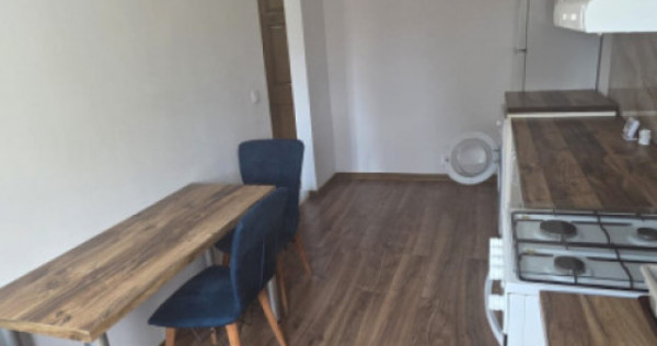 Garsonieră decomandată, 30 mp, mobilată modern, curte pri
