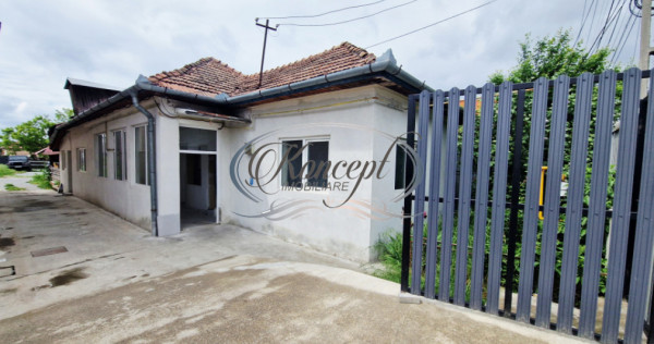 Casa individuala pentru birouri cu 10 locuri de parcare