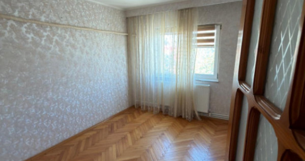 Apartament 3 camere de vanzare | Casa de Cultură | Decomand