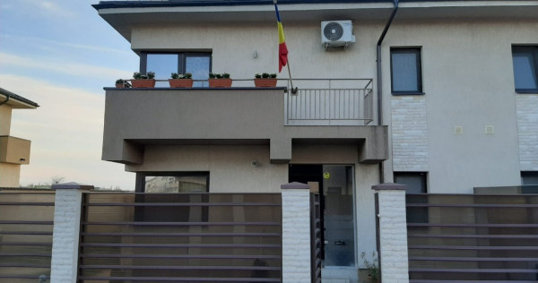 Casa tip duplex de vanzare