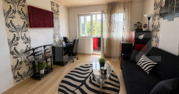 Apartament 2 camere, semidecomandat, cu balcon, etaj 3/4