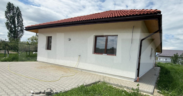 Casa finisată, pe un nivel, 4 camere, 114 mp, 750 mp teren,