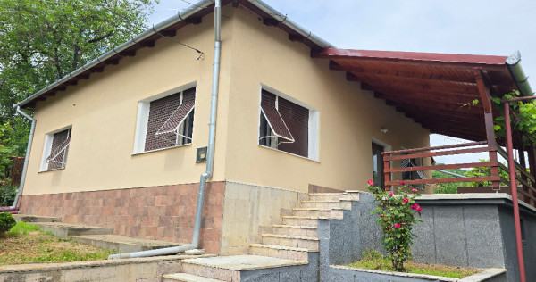 Vand casa, Deva, S+ P, zona centrala ( foarte buna), aproape de centru