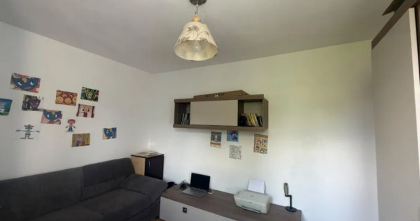 Apartament 3 camere, semidecomandat - zona Garii