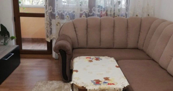 Apartament 3 camere, semidecomandat - zona Garii