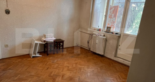 Apartament cu 3 camere, ultracentral, semidecomandat