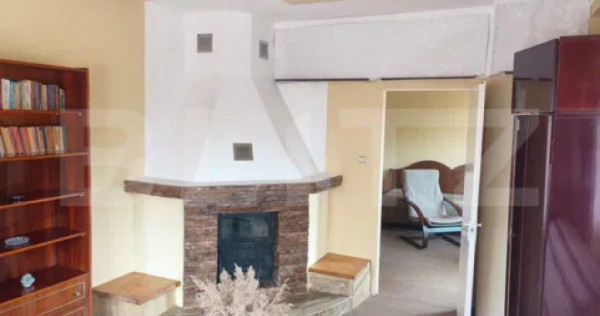 Casă cu 2 camere, 70 mp, Curte Comuna, zona Ernei