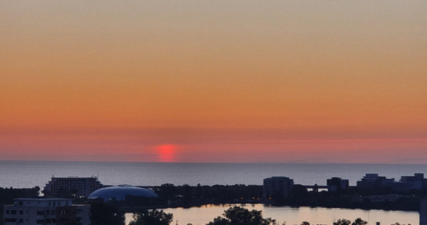 Garsonieră cochetă cu vedere superbă către lac și mare,