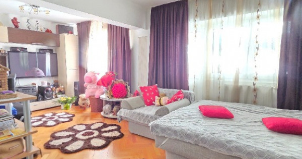 4 camere transformat &icirc;n 3 camere Spatios Gării