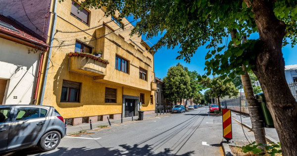 Apartament &icirc;n centru cu acces auto și garaj propriu