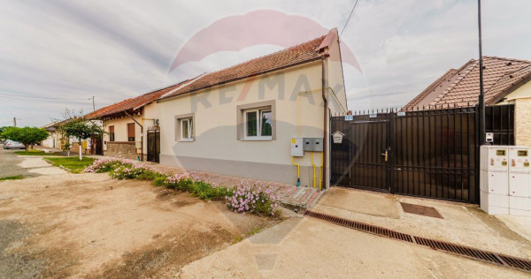Casă cu doua camere de &icirc;nchiriat &icirc;n zona Parneava