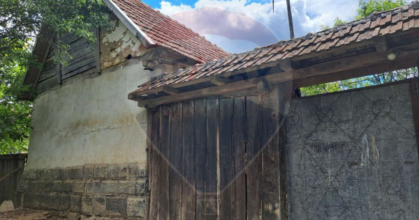 Casă batraneasca Laz comuna Dezna,teren 2800 mp teren