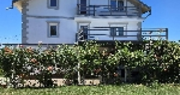Vila de v&acirc;nzare &icirc;n Suceava