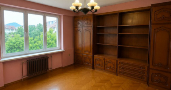 Apartament 2 camere decomandat, 52 mp, etaj 3, b-dul Unirii