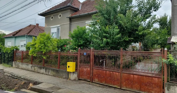 Casă individuală 180 mp + 800 mp teren/livadă &ndash; Sărmașu, jud. Mureș