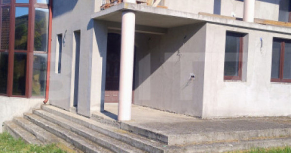 Casa spațioasă, semi-finisată, cu potențial &icirc;n Urisior