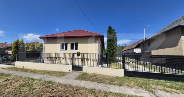 Casa cu 3 camere de , 200 mp, teren 3286 mp, localitatea Jan