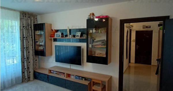 Apartament modern cu 4 camere, intr-un bloc reabilitat cu SU