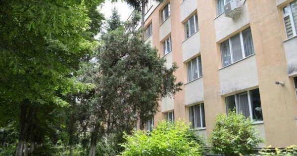 Eremia - Nord, 2 camere, decomandat, etaj 1, mobilat si u...