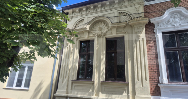 Apartament cu 4 incaperi, 120 mp, zona Ultracentral