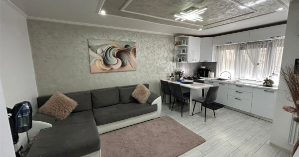 Apartament cu 3 camere de , zona Comisia Centrala