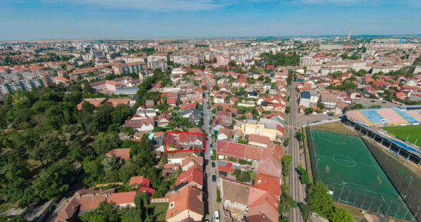 De v&acirc;nzare casă / birouri &icirc;n zona Decebal