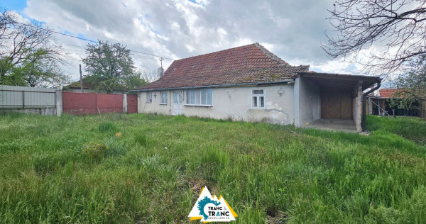 Casă cu 2 camere &icirc;n stil tradițional, &icirc;n Iratoșu