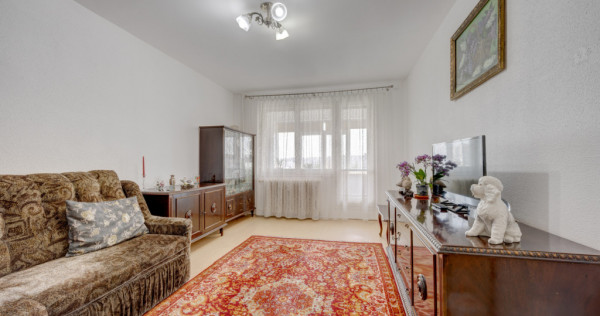 Apartament 3 camere decomandat, Titan, 1 Decembrie